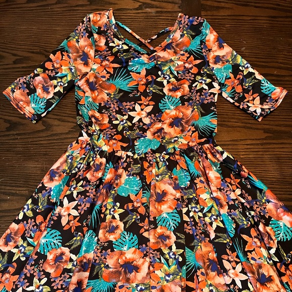 DotDotSmile Hawaiian beauty, in Sz 8/10! In like new condition! - Picture 1 of 3